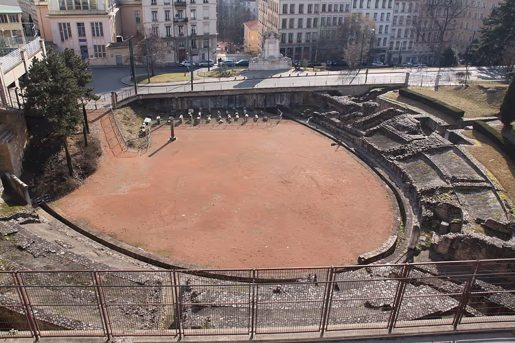 Ruinene av De tre galleres amfiteater i Lyon