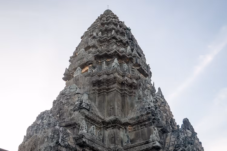Steintårnet i Angkor Wat-tempelet på nært hold
