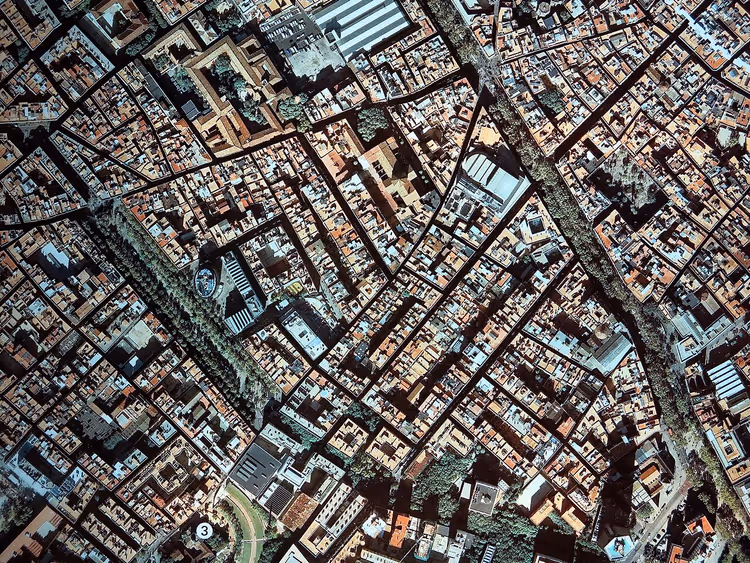 Luftaufnahme der dichten Bebauung in El Raval