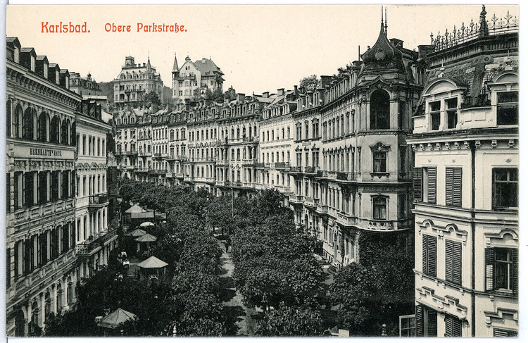 Eski bir kartpostalda Karlovy Vary sokağı
