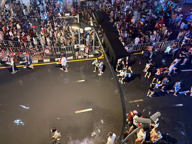 Songkran na Silom Road, em Banguecoque