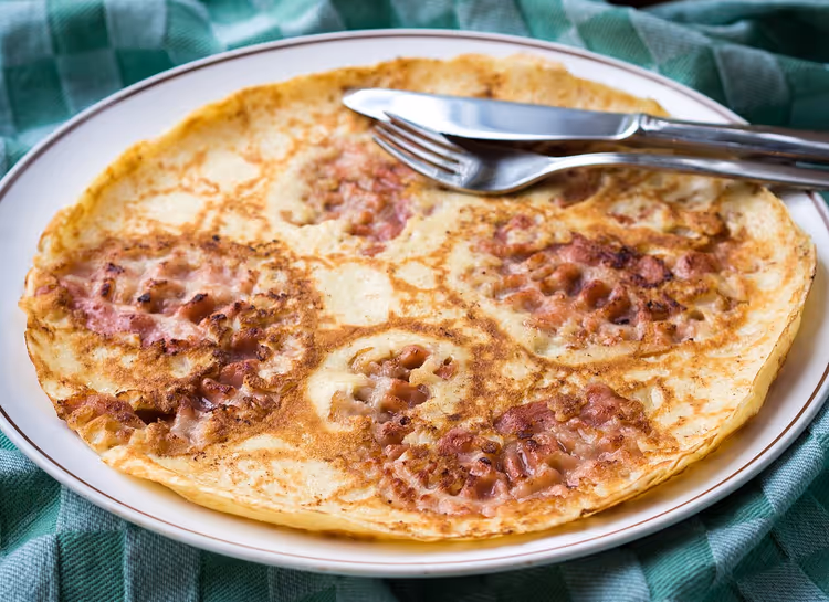 Holländische große dünne Pfannkuchen Pannenkoek