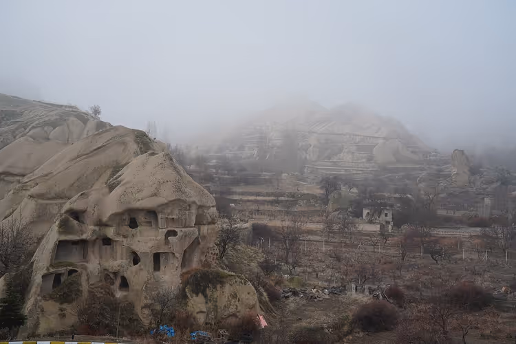Sis içinde mağara evli kaya oluşumları, Göreme
