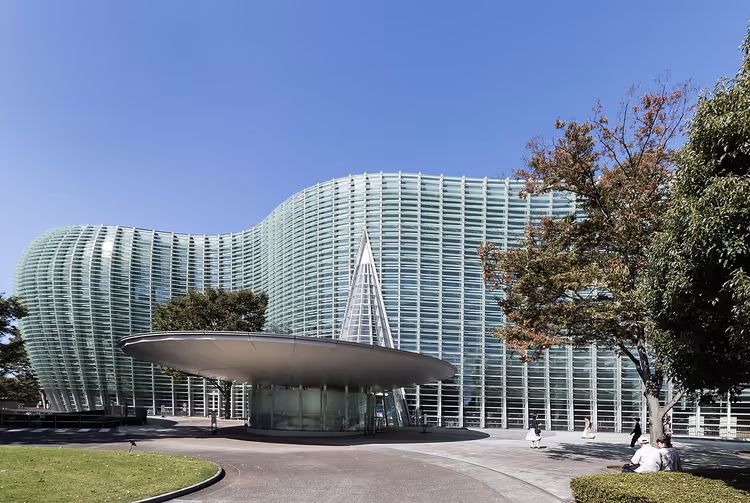 Glassfasaden til Det nasjonale kunstsenter, Tokyo
