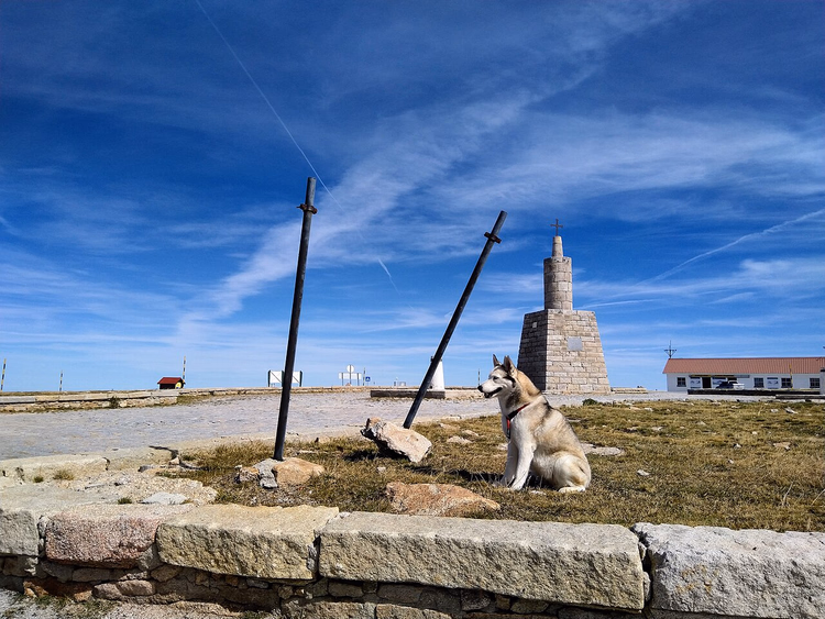 Steintårn på toppen av Torre, Serra da Estrela