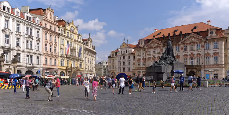 Oudestadsplein in Praag met het Jan Hus-monument