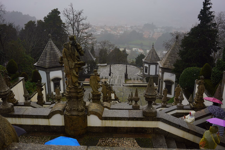 Barocke Treppenanlage von Bom Jesus mit Statuen und Kapellen
