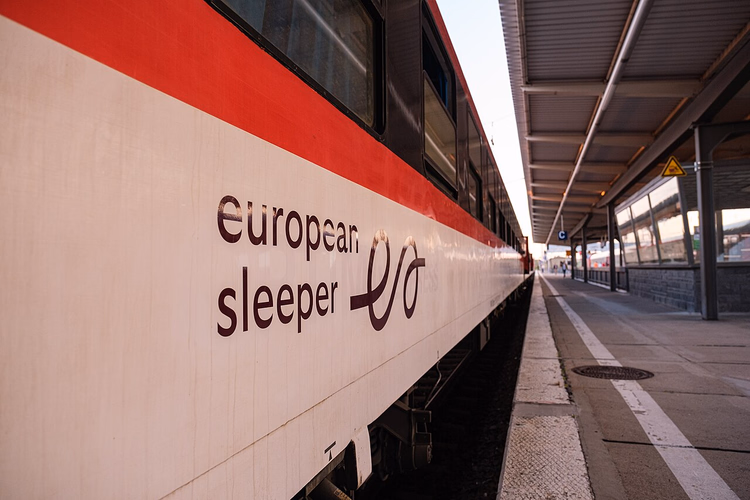 Peronda logolu European Sleeper vagonu