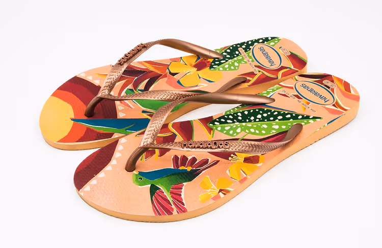 Сланцы Havaianas с ярким тропическим принтом
