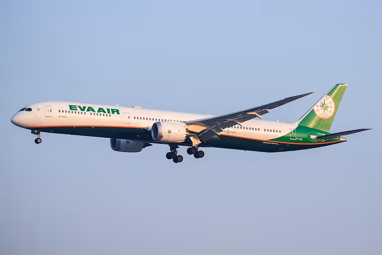 EVA Air Boeing 787-10 i luften