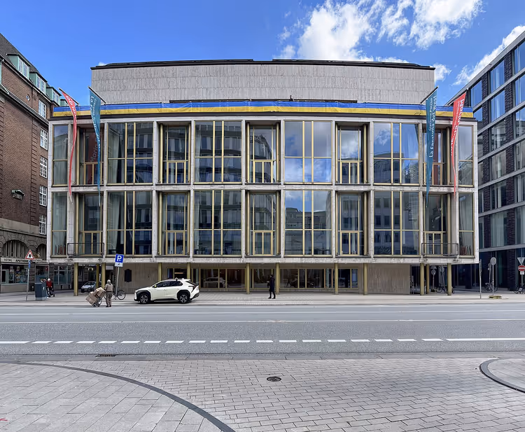 Glassfasaden til Hamburgische Staatsoper