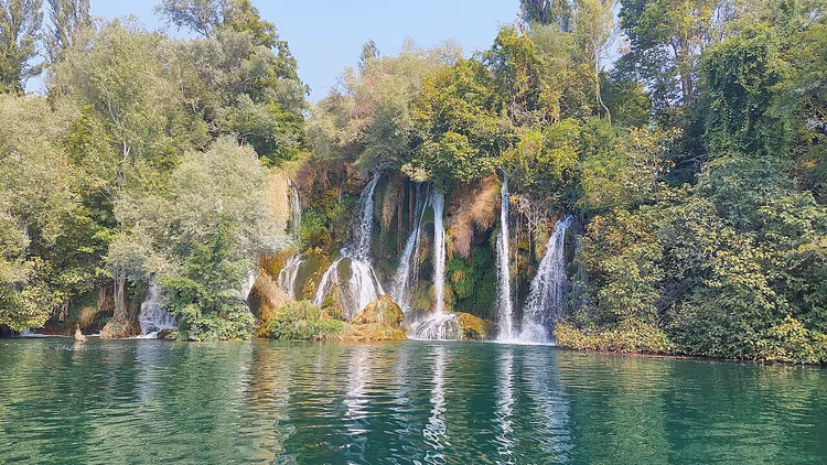 Ampia cascata di Roški Slap nel canyon del fiume