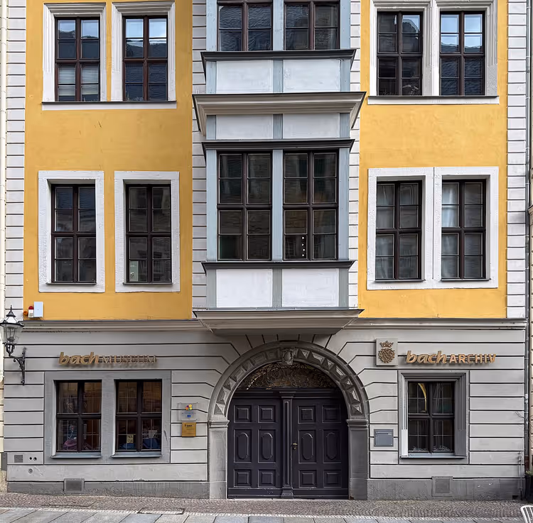 Tabelalı Leipzig Bach Müzesi cephesi