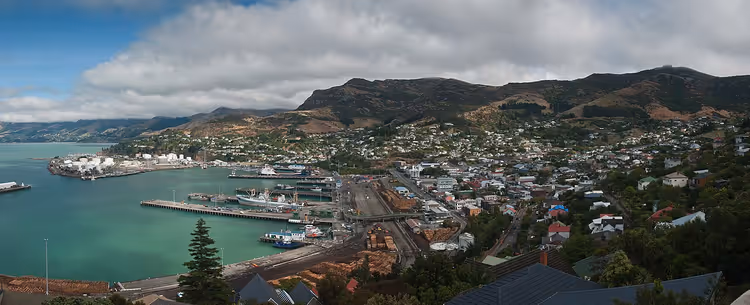 Panorama Lyttelton z portem i wzgórzami