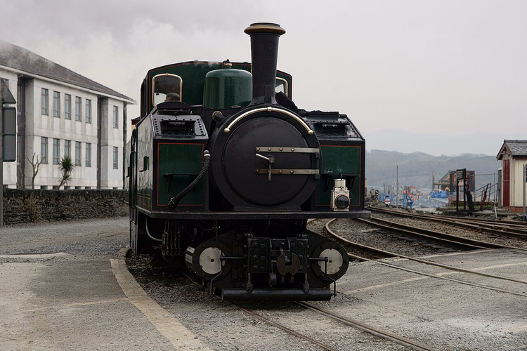 Stoomlocomotief Earl of Merioneth op station Porthmadog