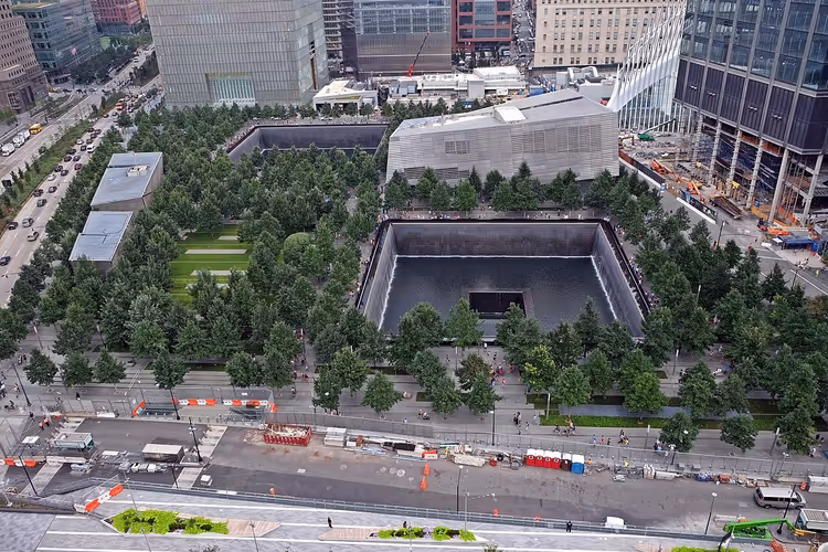 Luchtfoto van de 9/11 Memorial bassins