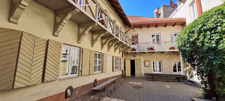 Vilnius'taki Adam Mickiewicz Müzesi'nin avlusu