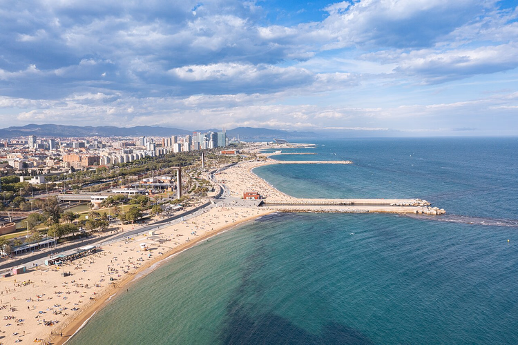 Nova Icaria-stranden i Barcelona sett ovenfra