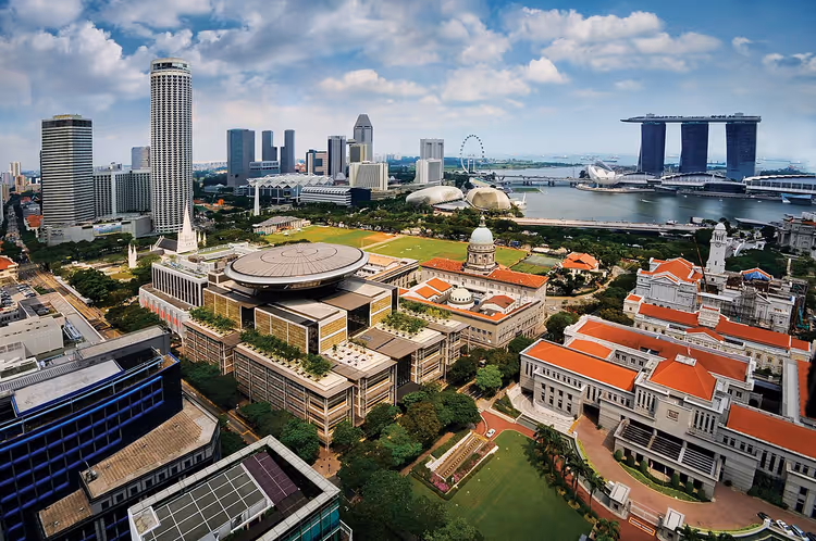 Panorama des Civic District mit dem Padang und der City Hall, Singapur