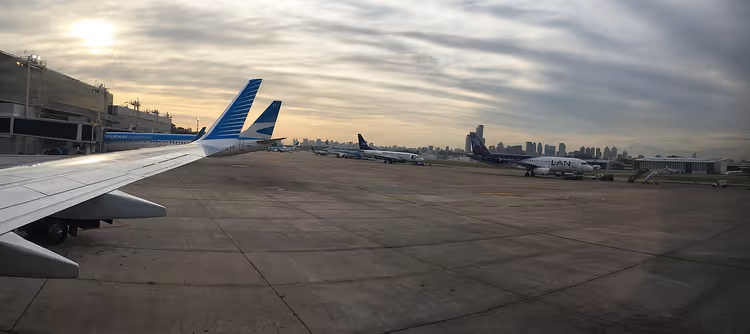 Flyfoto av oppstillingsplassen på Jorge Newbery lufthavn