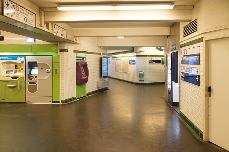 آلة بيع تذاكر المترو التابعة لـ RATP