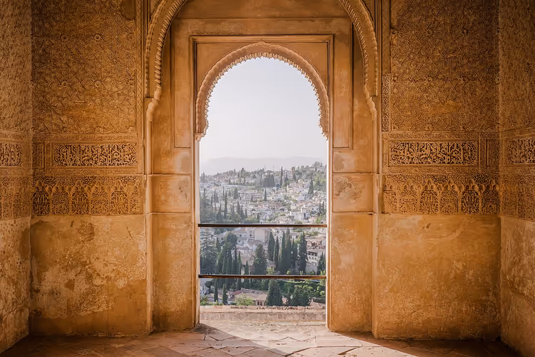 L'Alhambra de Grenade par un matin d'automne
