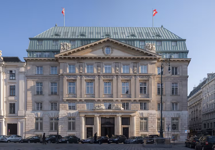 Fasaden til bygningen Park Hyatt Vienna på Am Hof-plassen