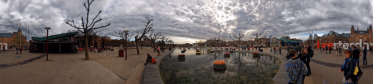 Museumplein ad Amsterdam con vista sul Rijksmuseum
