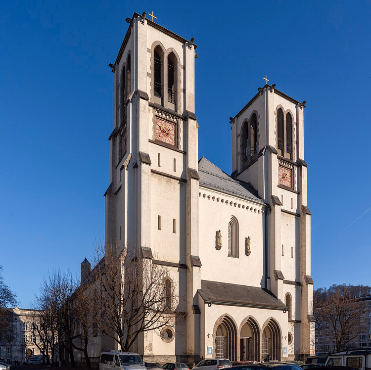 Tårnfasaden med tvillingtårn til St. Andreas-kirken i Salzburg