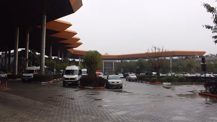 Busbahnhof von Antalya mit Überlandbussen