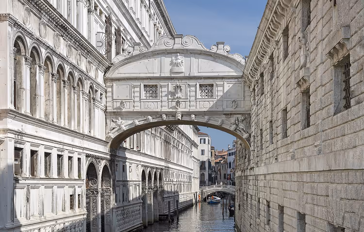 Seufzerbrücke über dem Kanal am Dogenpalast