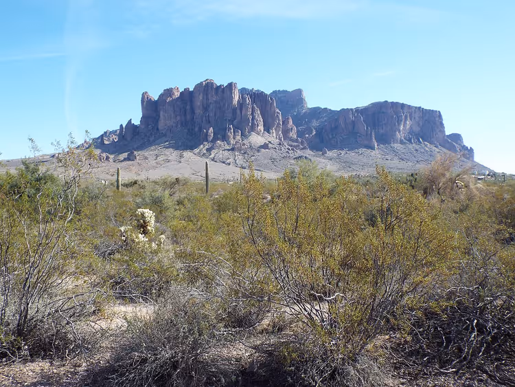 Superstition Mountains in de woestijn van Arizona