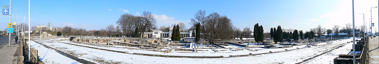 Заснеженные римские руины Аквинкума, панорама раскопок
