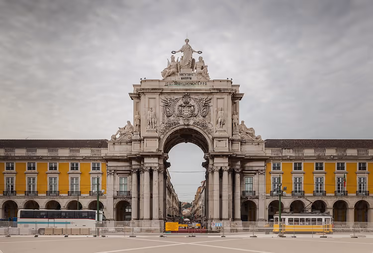 Triomfboog op het Praça do Comércio in Lissabon