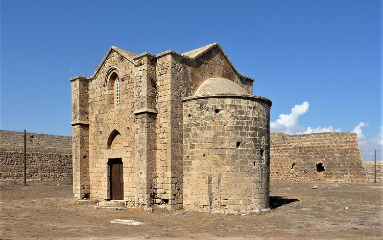 Armeense kerk Ganchvor bij de stadsmuren van Famagusta
