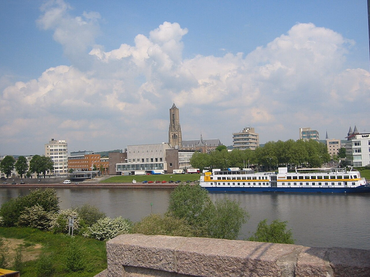 Panorama von Arnheim mit dem Rheinufer
