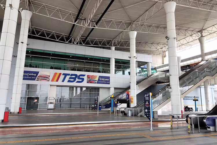Терминал Bersepadu Selatan с логотипом TBS