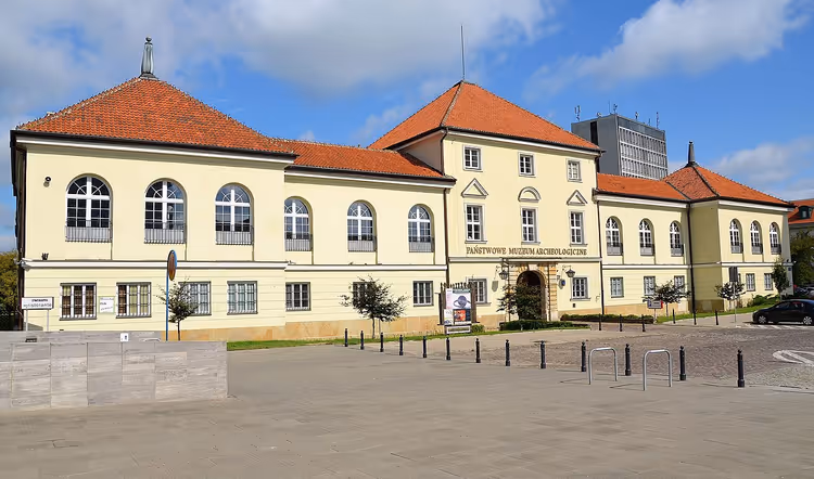 Bygningen til Statens arkeologiske museum i Warszawa
