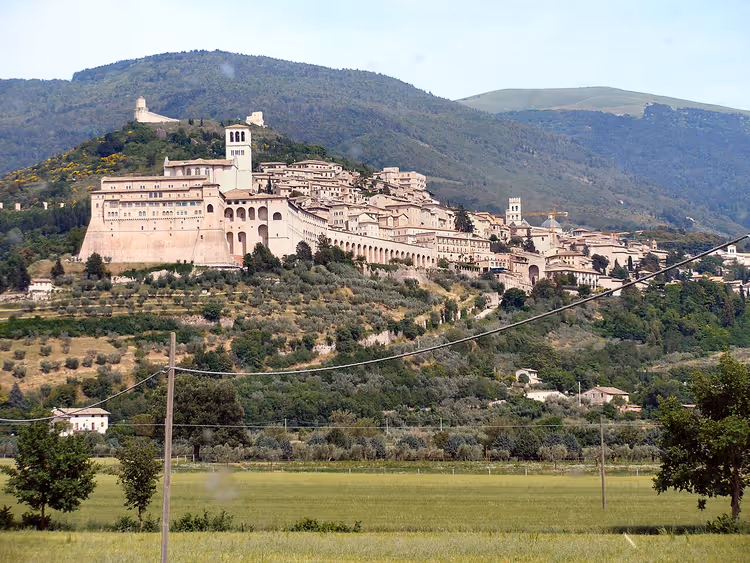 Panorama d'Assise avec la basilique Saint-François