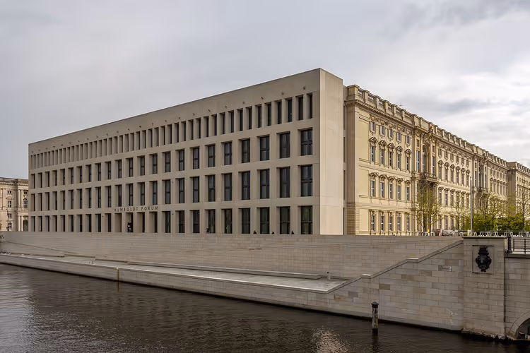 Humboldt Forum, Spreehen päin oleva julkisivu Berliinissä