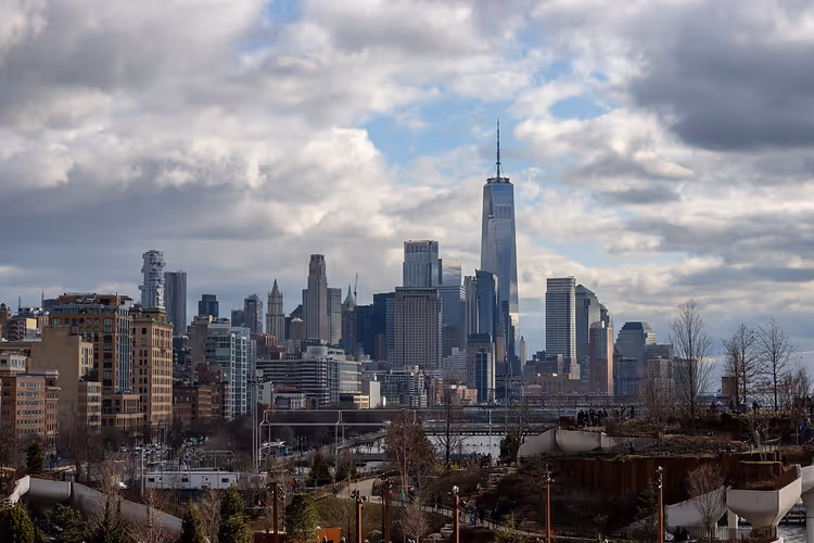 Wolkenkratzer in Lower Manhattan bei Tag