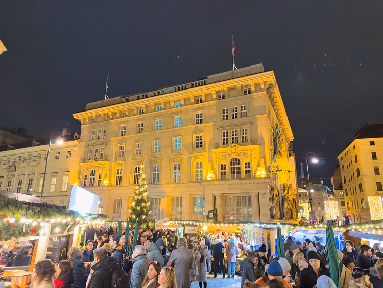 Marché de Noël à la fontaine d'Autriche sur le Freyung