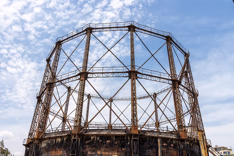 Gasometer-Gestell im Gazi-Viertel