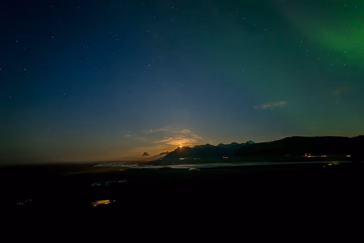 Nordlichter über dem winterlichen Island
