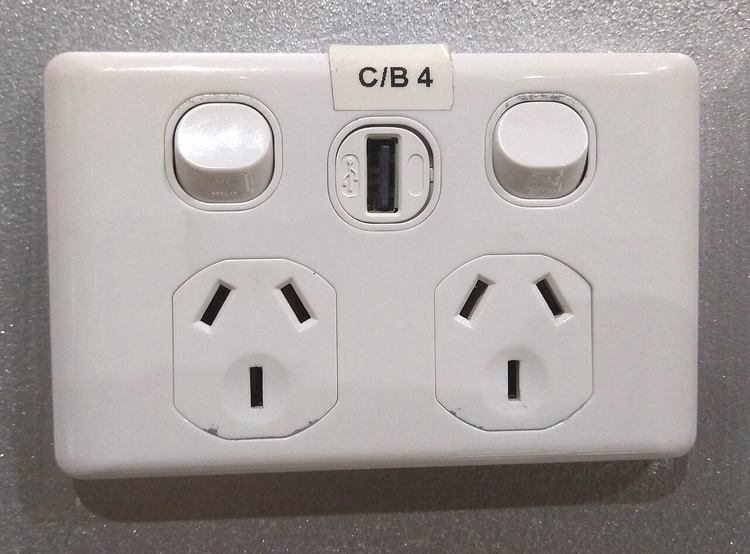 Anahtarlı ve USB'li Avustralya tipi çift priz