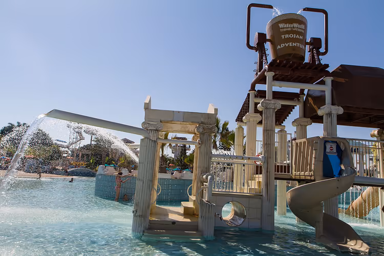 Vannsklier og basseng i WaterWorld vannpark