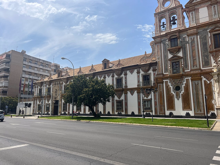 Barokkpalasset La Merced i en gate i Córdoba