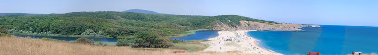 Foce del fiume Veleka, spiaggia sabbiosa e mare vicino a Sinemorets