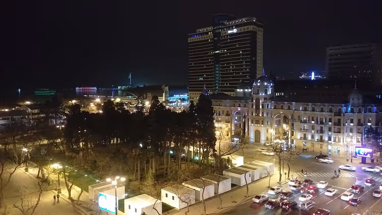 Hilton yüksek katlı oteliyle gece Bakü