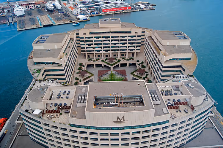 Fugleperspektiv av Eurostars Grand Marina-hotellet i Barcelona